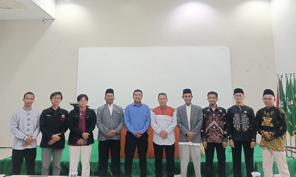 Peserta dan penguji program Mubaligh Safari Subuh PDM Surabaya. (ist)