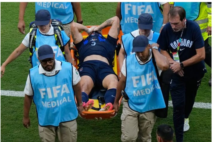 Antara Keriuhan Sepak Bola dan Kesunyian Kematian