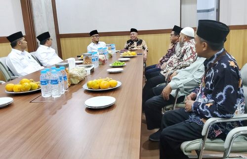 Wamenhaj Dahnil Anzar Simanjuntak dalam pertemuan bersama jajaran PWM Jatim. (nidlom)