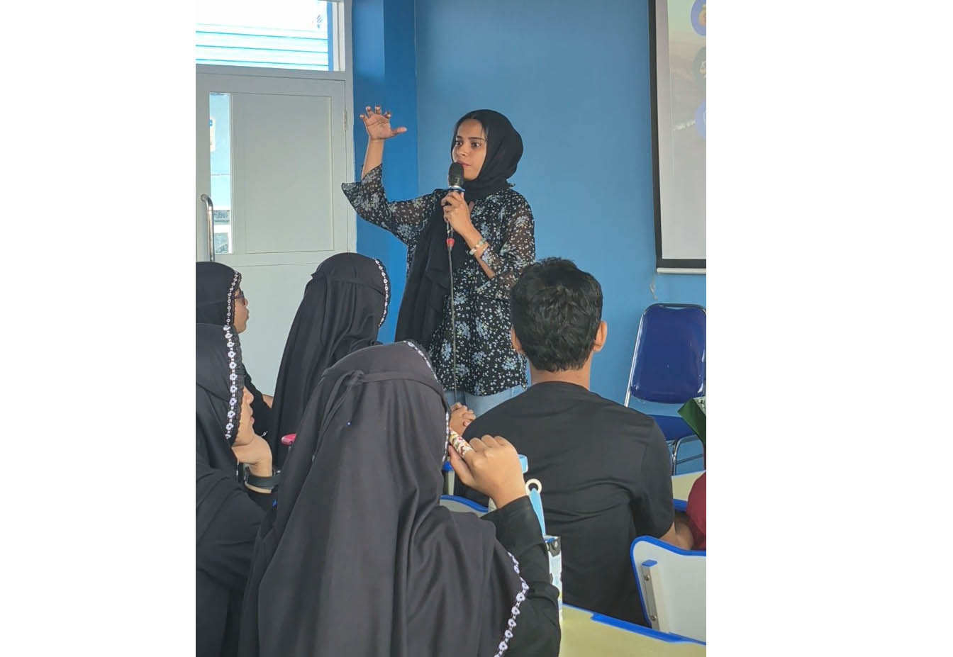 Bilingual Class SMP Muhammadiyah 15 Surabaya Hadirkan Guest Teacher Palestina dan Pakistan