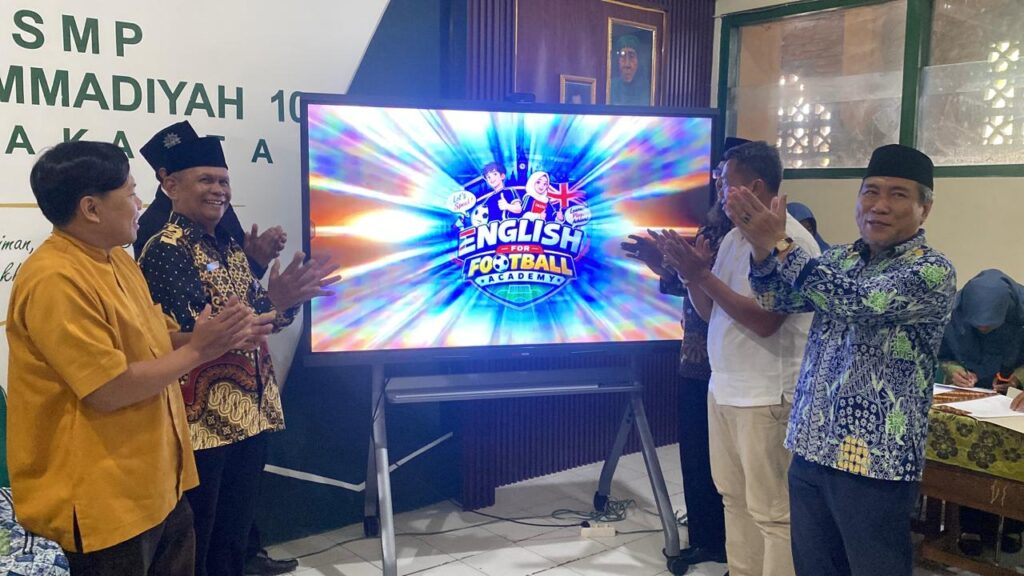 SMP Muhammadiyah 10 Surakarta Luncurkan English for Football Academy