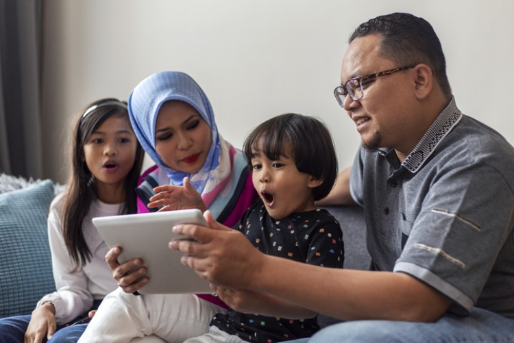 Menyandera atau Tersandera oleh Gadget?