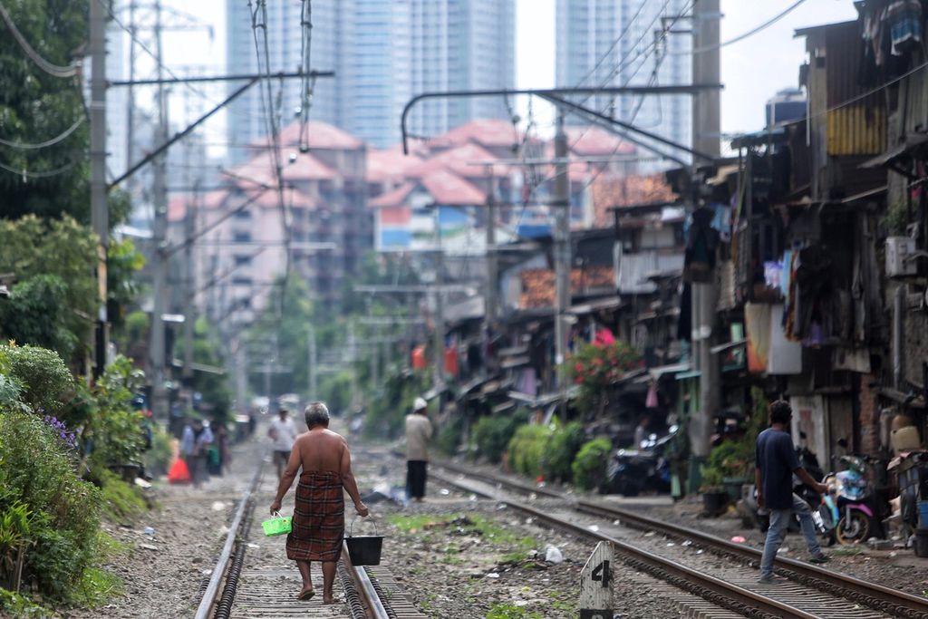Jika Kemiskinan Turun, Mengapa Ketidakberdayaan Tetap Ada?