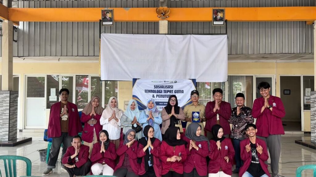 Mahasiswa KKN UMSURA Tawarkan Solusi Atasi Limbah Pemotongan Ayam di Desa Sidowungu