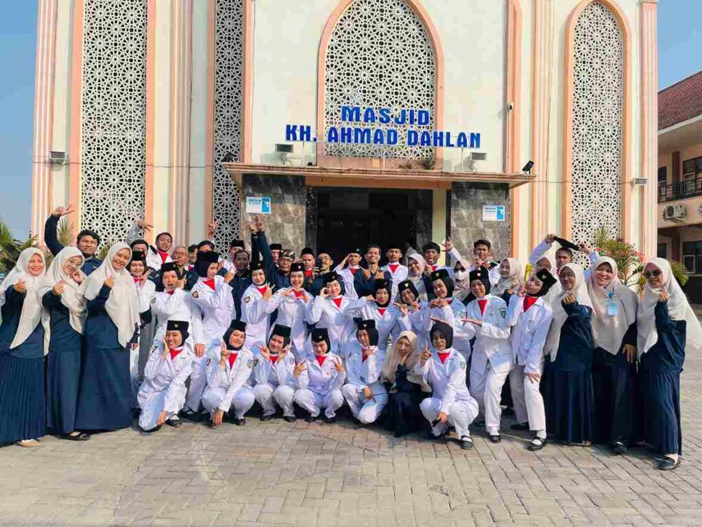 Maknai Kemerdekaan dengan Kepedulian, SMA Muhammadiyah 1 Jombang Galang Dana untuk Korban Gempa NTT