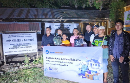 Kemendikdasmen memberikan bantuan sekolah kit agar murid bisa kembali sekolah. (ist)