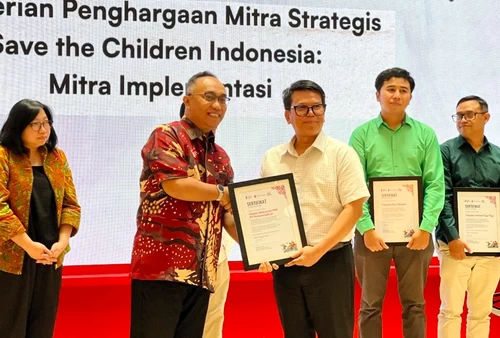 Dikdasmen & PNF PP Muhammadiyah mendapatkan penghargaan sebagai Mitra Strategis dari Save the Children Indonesia.. (ist)