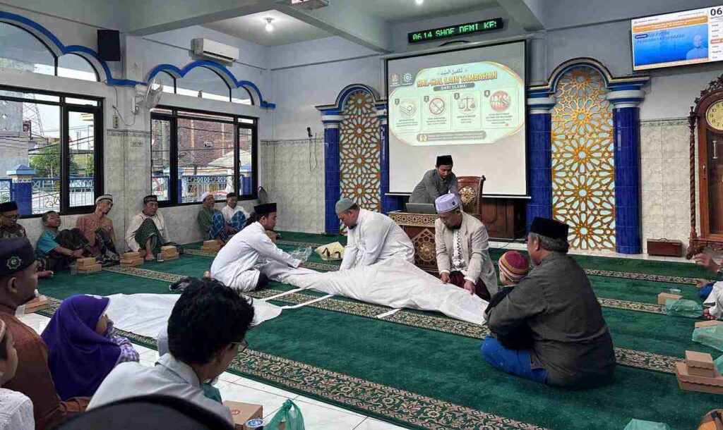 Edukasi Pemulasaraan Jenazah, PRM Bulak Banteng Gelar Pelatihan di Masjid Al-Mukminun