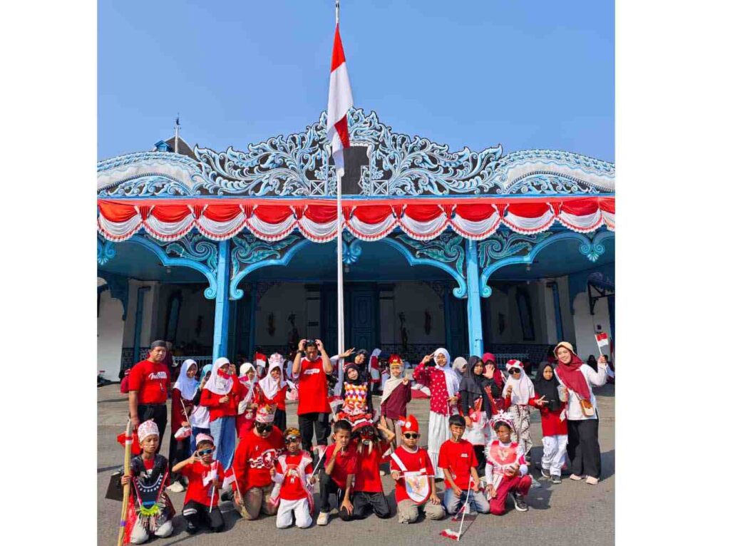 Karnaval Kemerdekaan SD Muhammadiyah 24 Gajahan Semarakkan Solo