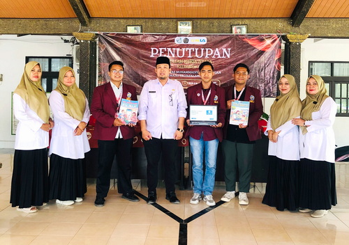 Mahasiswa Kuliah Kerja Nyata (KKN) Kelompok 03 Universitas Muhammadiyah Lamongan (UMLA) saat penutupan program KKN. (ist)
