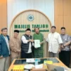 Muhammadiyah Terima Wakaf Dua Bidang Tanah