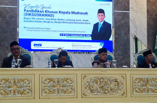 Wamenag Dr. KH. Romo Muhammad Syafi'i, memberikan materi dalam DIKSUSKAMAD. (sho)