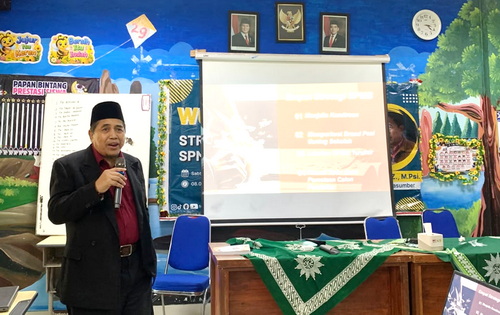 Dr. Mulyana AZ, M.Psi. menjadi narasumber dalam Workshop Strategi Meningkatkan SPMB dan Sekolah Unggul SD Muhammadiyah 29 Surabaya. (ist)