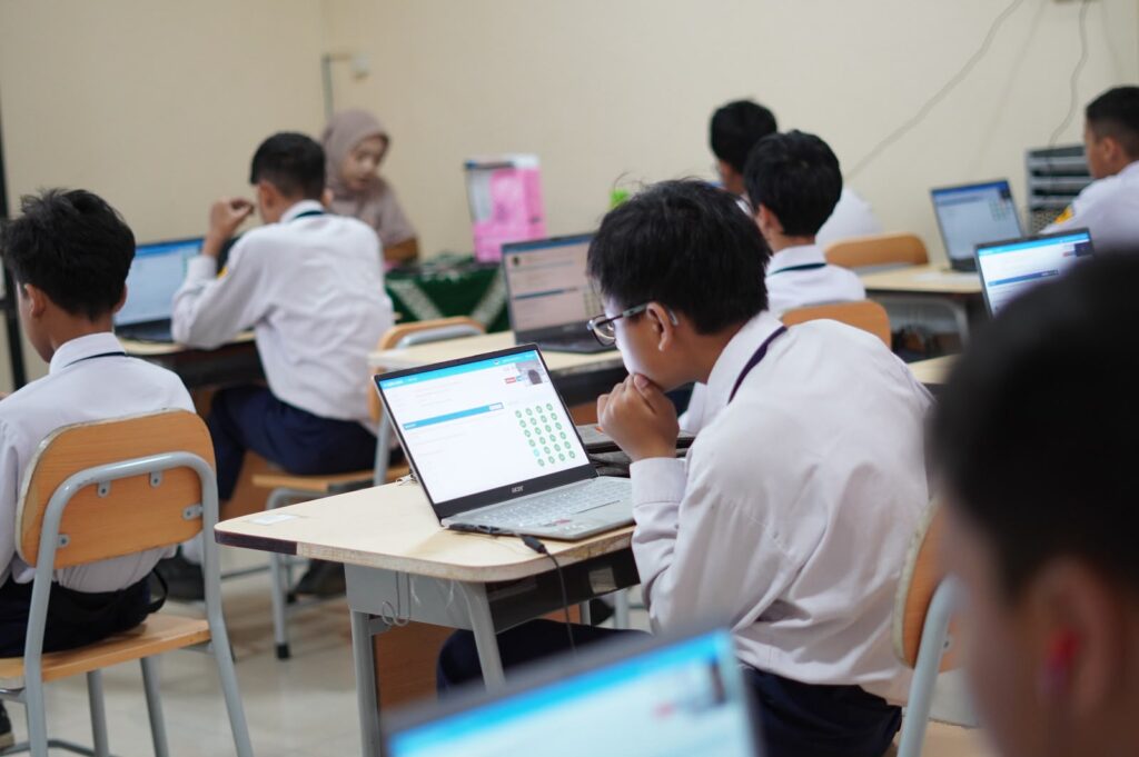 ATS Ganjil SMP UMP Paperless, Manfaatkan Perangkat Digital