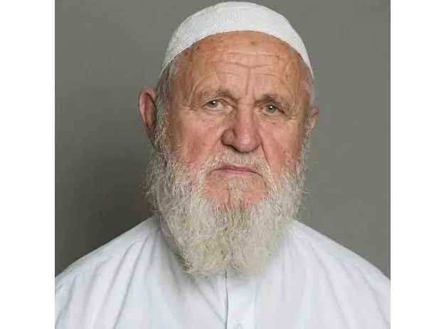 Al-Albani: Muhaddits Atau Bahits?
