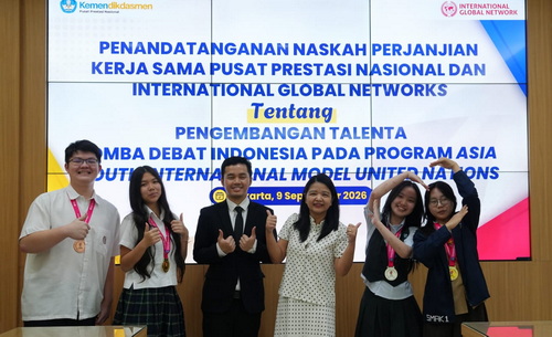 Para juara lomba debat disiapkan mengikuti ajang internasional. (ist)