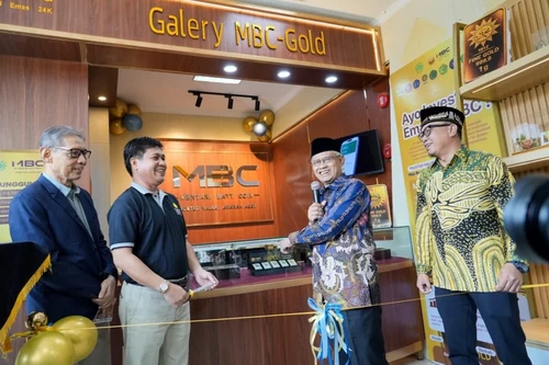 Ketua Umum PP Muhammadiyah saat membuka gerai Mentari Bayt Coin (MBC). (ist)