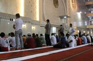 Masbuk Saat Imam Rukuk, Apakah Wajib Membaca Al-Fatihah?
