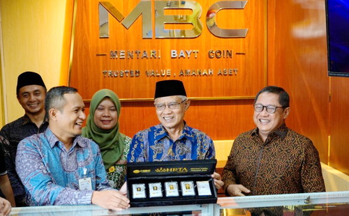 Ketua Umum Pimpinan Pusat (PP) Muhammadiyah, Haedar Nashir, saat meluncurkan Mentari Bayt Coin (MBC). (ist)