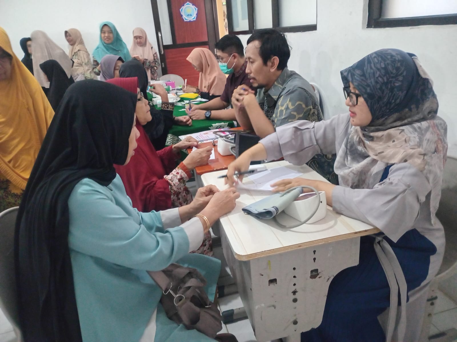 Gandeng Daycare Lansia 'Aisyiyah, Tim Dosen UMSURA Gelar Pengobatan Gratis