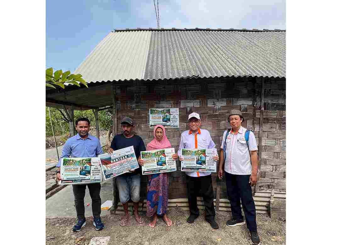 Lazismu Jatim Beri Bantuan Septictank di Bantaran Kaliampo Candi Sidoarjo