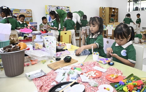 Anak-anak TK sudah mulai menerapkan berbagai ilmu dalam membuat prakarya. (ist)