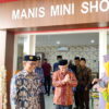 Mendikdasmen Abdul Mu’ti Resmikan MANIS Mini Shop