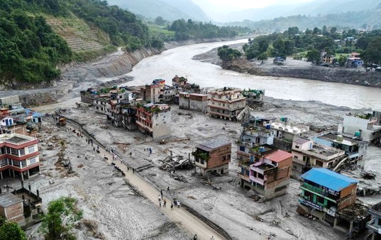 Banjir bandang di Nepal membawa duka warga. (ist)