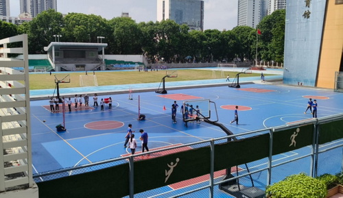 Lapangan Olahraga dengan fasilitas yang sangat lengkap di sekolah Tiongkok. (ist)