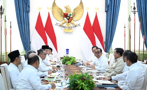 Abdul Mu’ti saat mengikuti Rapat Terbatas di Istana Merdeka. (ist)
