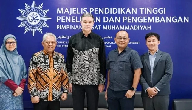 Diskusi internasionalisasi PTMA yang menghadirkan Executive Dean Holmes Institute Australia, Hamish Bennet Coates. (ist)
