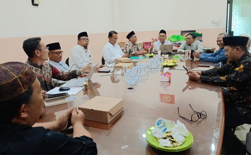 Rapat gabungan antara MT dan LPCRPM PWM Jatim yang berlangsung di Kantor PWM Jawa Timur. (kacong)