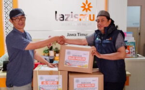 Lazismu Jatim Serahkan Bantuan Dukung Rihlah Dakwah Media di Sine, Ngawi