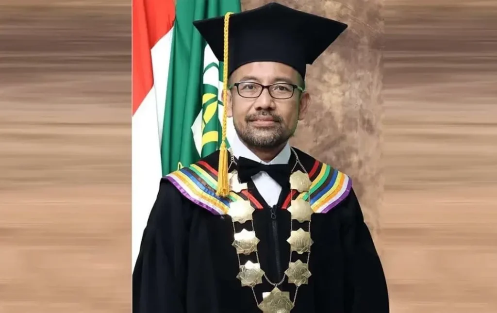 Mantan Rektor UINSA Prof. Muzakki