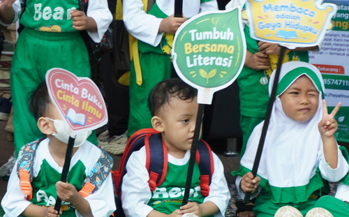 Sejak usia dini sudah diperkenalkan literasi. (ist)