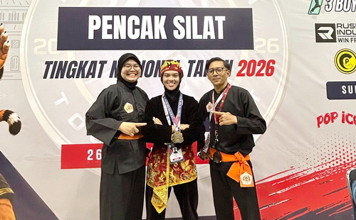 Kontingen Pimpinan Cabang (PIMCAB) Tapak Suci Wiyung berhasil membawa pulang dua medali emas. (ist)