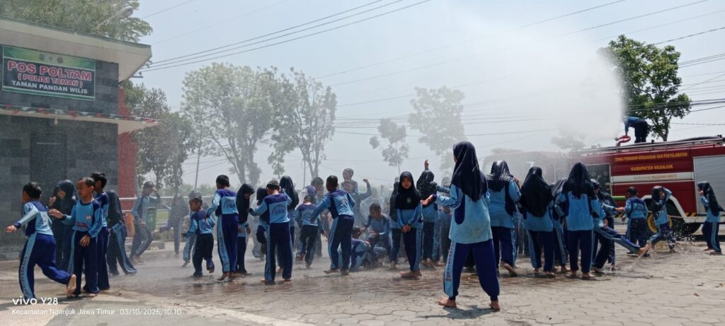 Kemarau Panjang Rawan Kebakaran, SD Muhammadiyah Nganjuk Bekali Siswa Edukasi dan Mitigasi Bencana