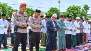 Bukan Salat Id, Tapi Mengapa Salat di Lapangan