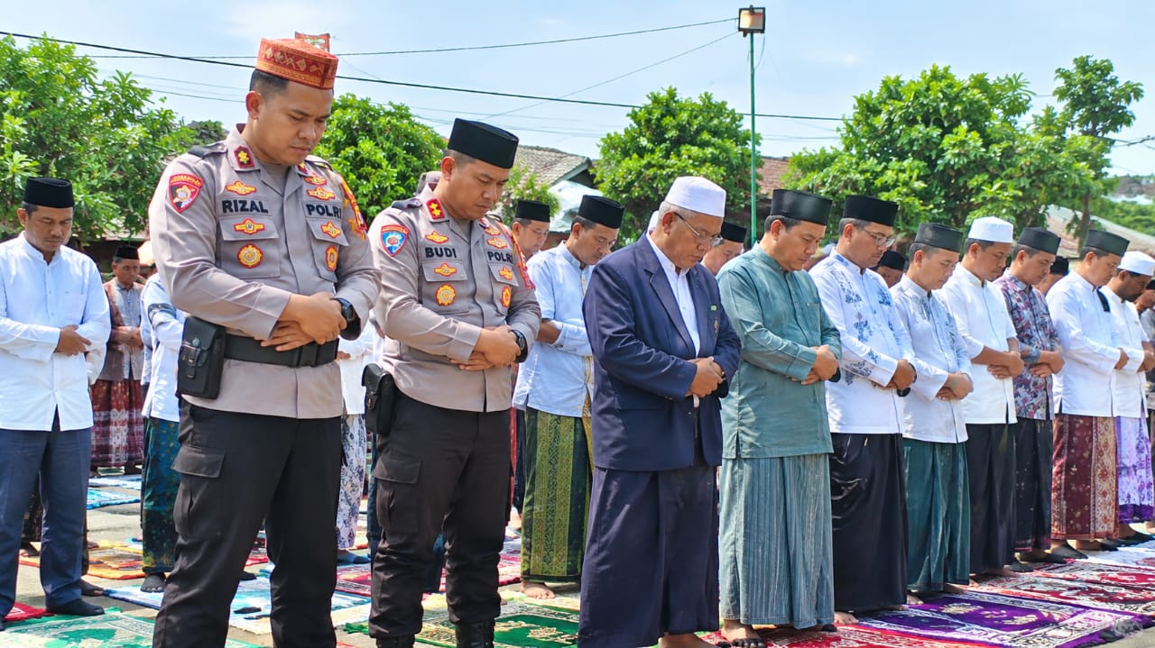 Bukan Salat Id, Tapi Mengapa Salat di Lapangan
