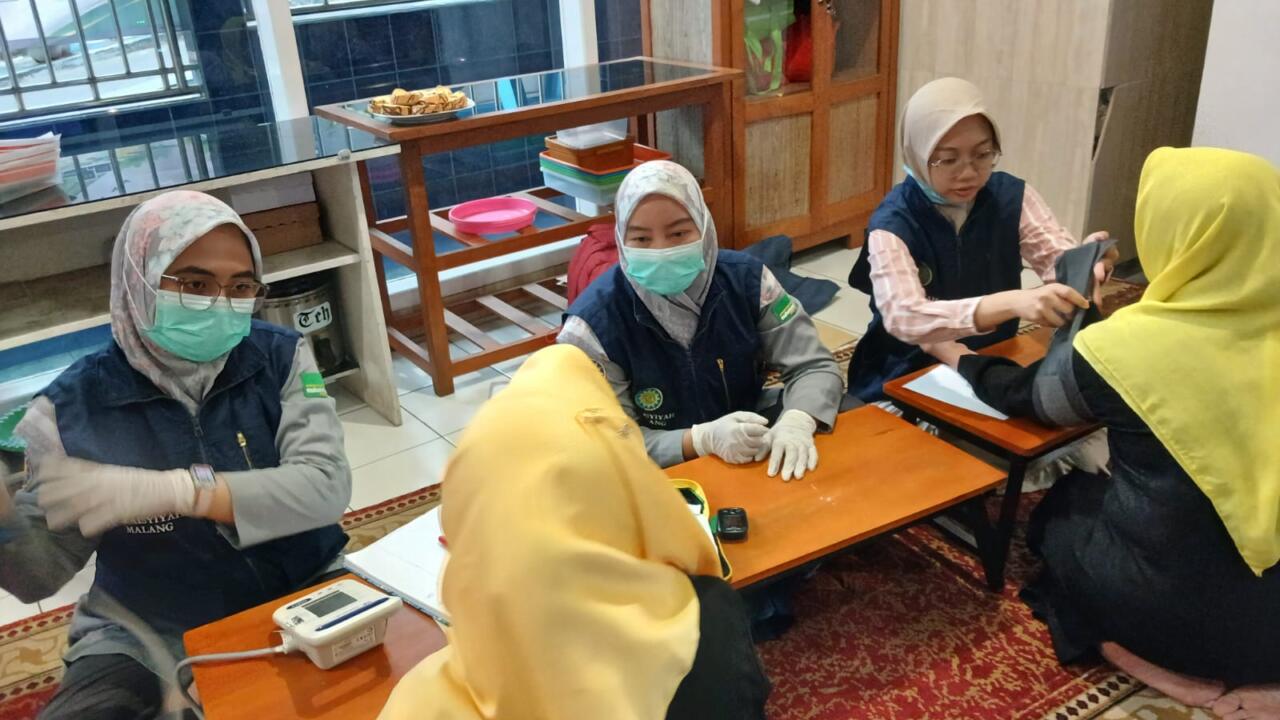 Dakwah yang Membumi, LDK dan BikersMu Tumbuhkan Kepedulian di Pinggir Kali Brantas