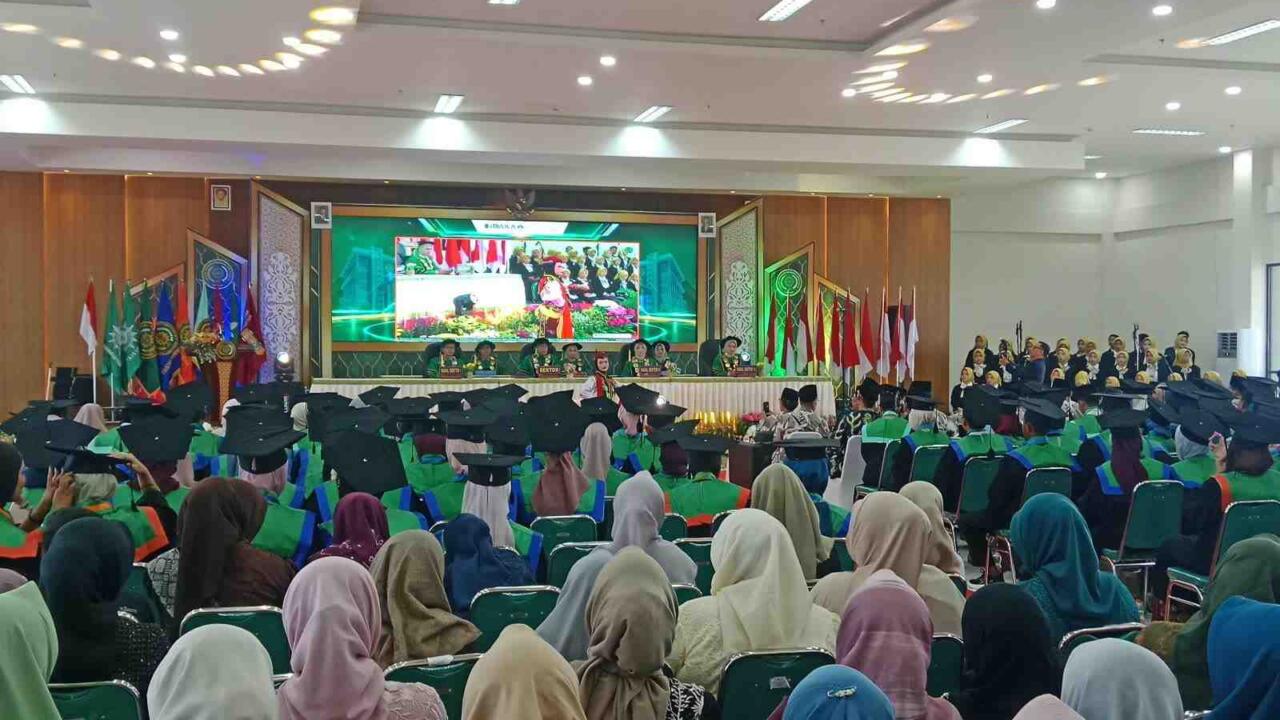 Hadiri Wisuda ITBAD, Bupati Lamongan Tekankan Karakter Megilan