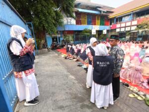 Indahnya Berbagi di Gebyar Friday Charity di Halaman SDM Limas
