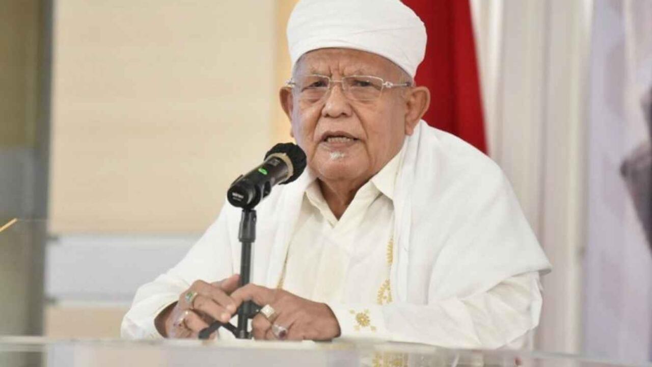 KH Syukron Makmun, Singa Podium itu Telah Pergi
