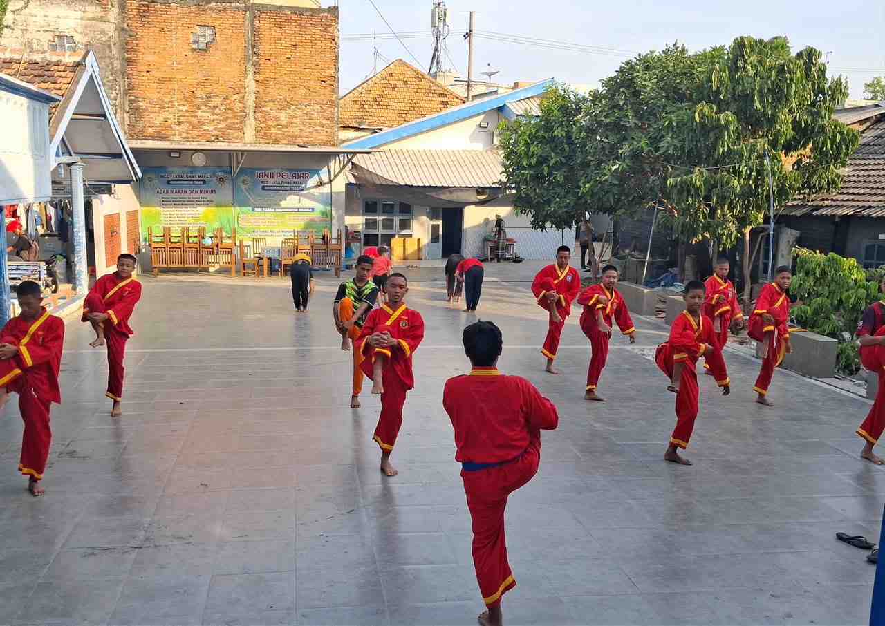 Membentuk Kader Tangguh dan Berakhlak Mulia melalui Tapak Suci di LKSA Muhammadiyah Tunas Melati Tuban