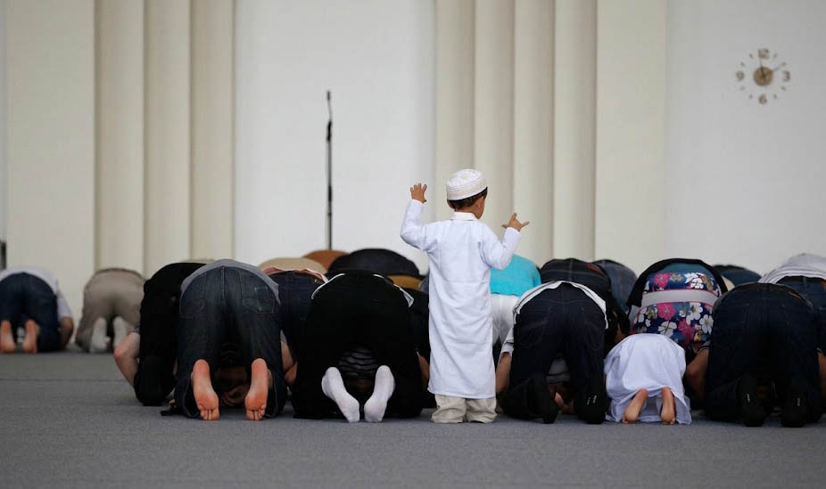 Menanamkan Jiwa Salat pada Anak: Pelajaran Berharga dari Surah Thaha 132