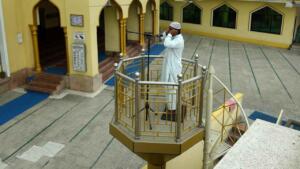 Mengembalikan Fungsi Azan Sesuai Syariat