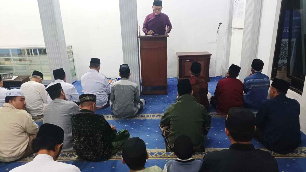 Merawat Ukhuwah Melalui Doa dan Lingkungan Saleh