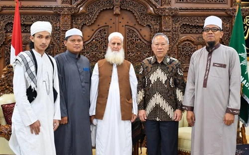 Perwakilan Lembaga Pendidikan Islam asal Pakistan, Jamia Binoria Al-Aalamia, saat berkunjung ke Kantor PP Muhammadiyah. (ist)