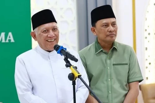 Ketua Umum PBNU Gus Kikin didampingi Sekjen Gudfan Arif.