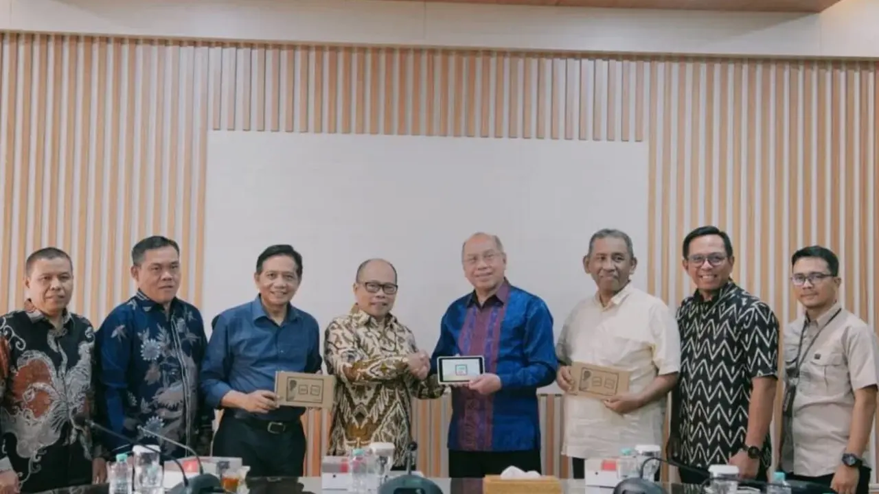PWM Jatim Terima Hibah 140 Tablet Pintar